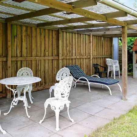6 Person Holiday In Lsted *